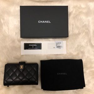 💯 Authentic CHANEL Zip Pocket Wallet